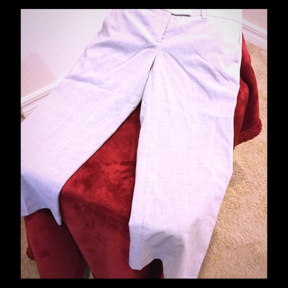 Daisy Fuentes Pleated Dressy Light Gray Capris EUC - Picture 1 of 4